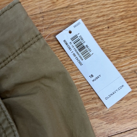 Old Navy 18 Husky Cargo Shorts NWT - Picture 3 of 7